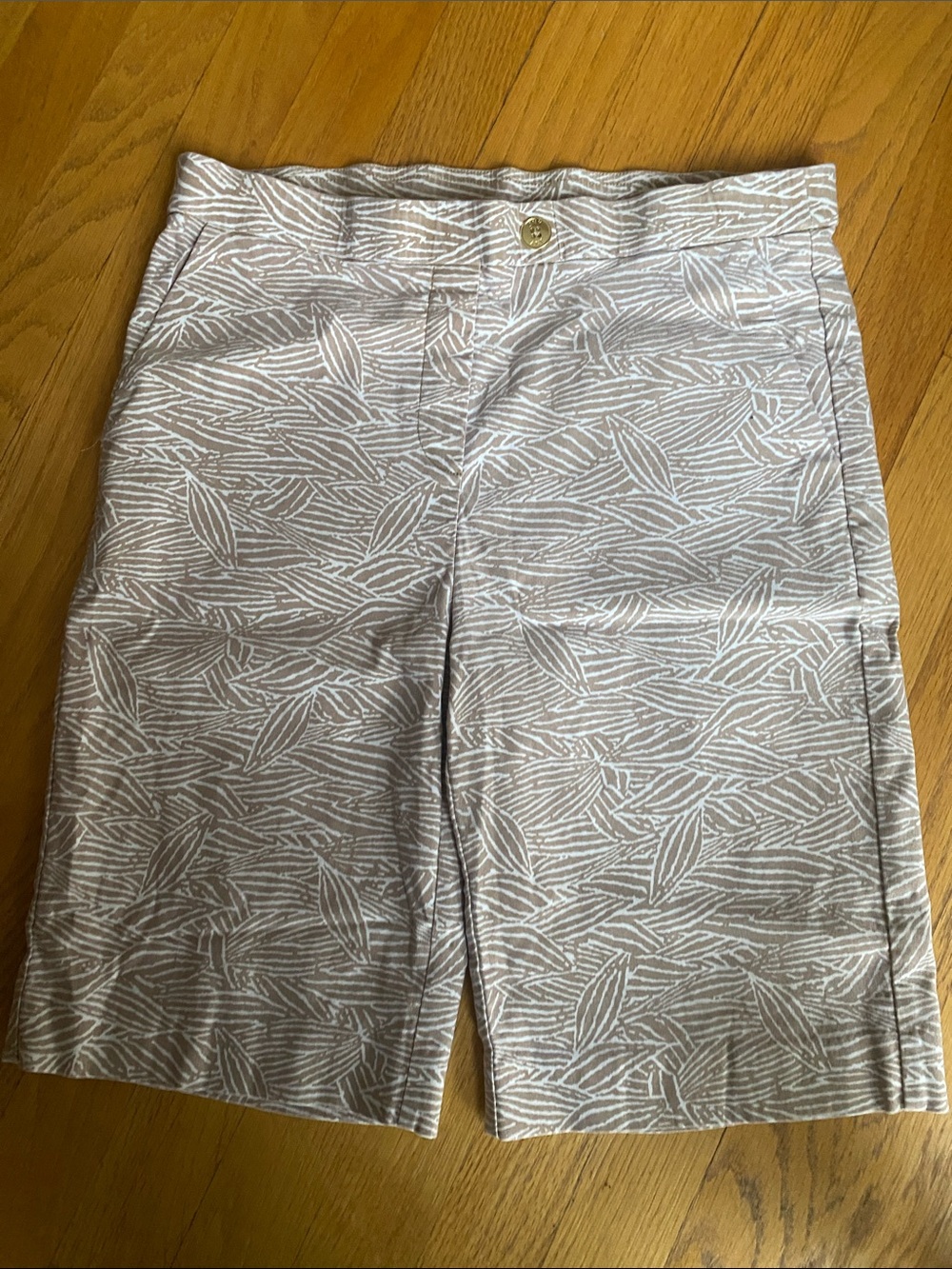 Jones New York Beige and White Printed Women’s Flat Front Shorts